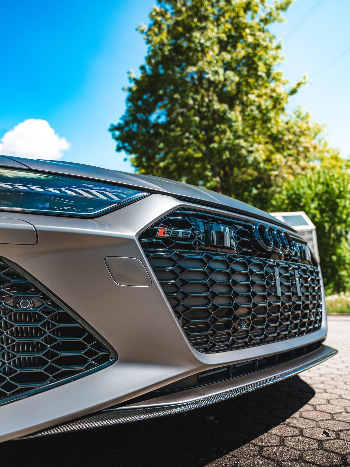 Front des Audi RS6 Performance mit schwarzem Grill