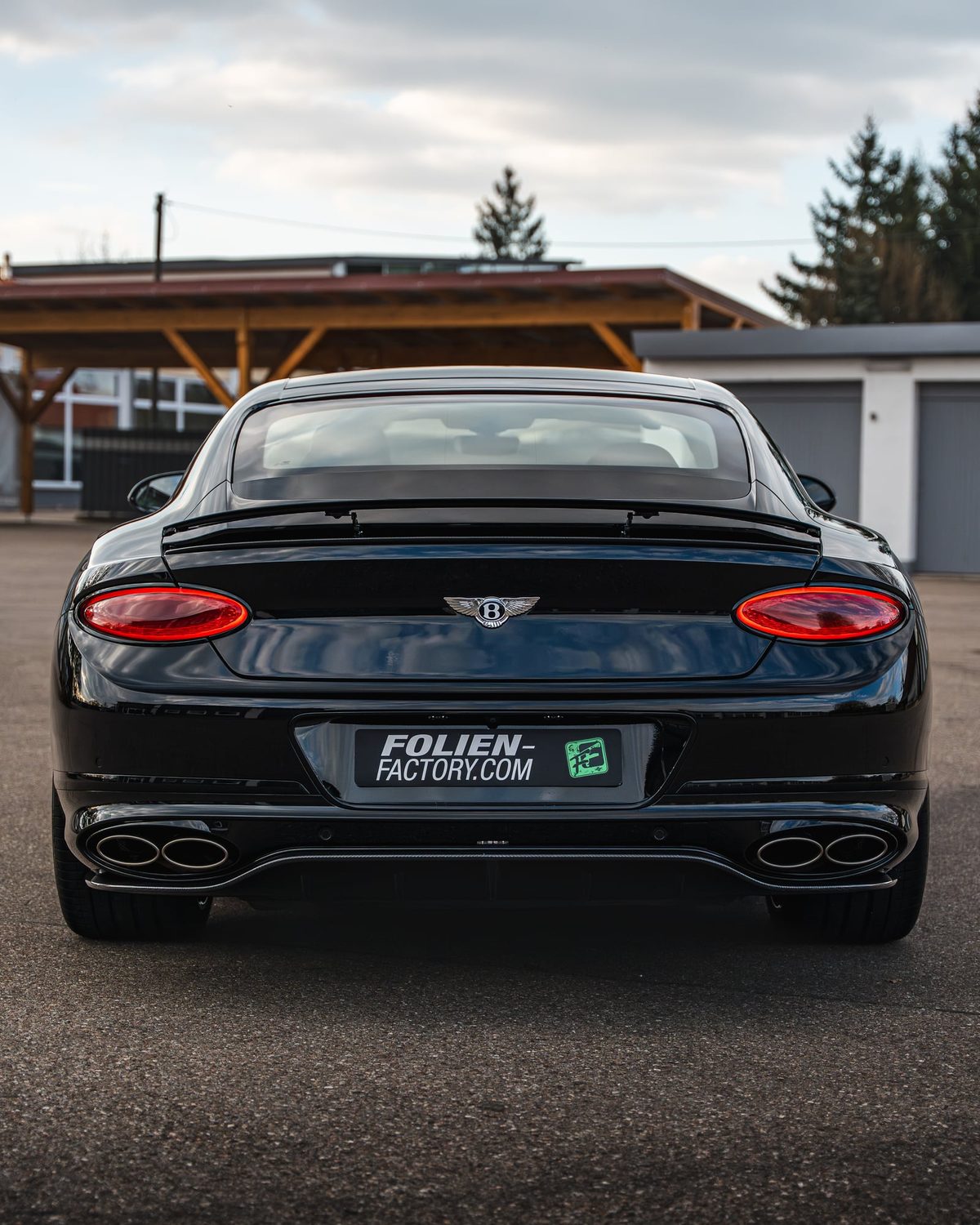 Heck des Bentley Continental GT mit Heckspoiler