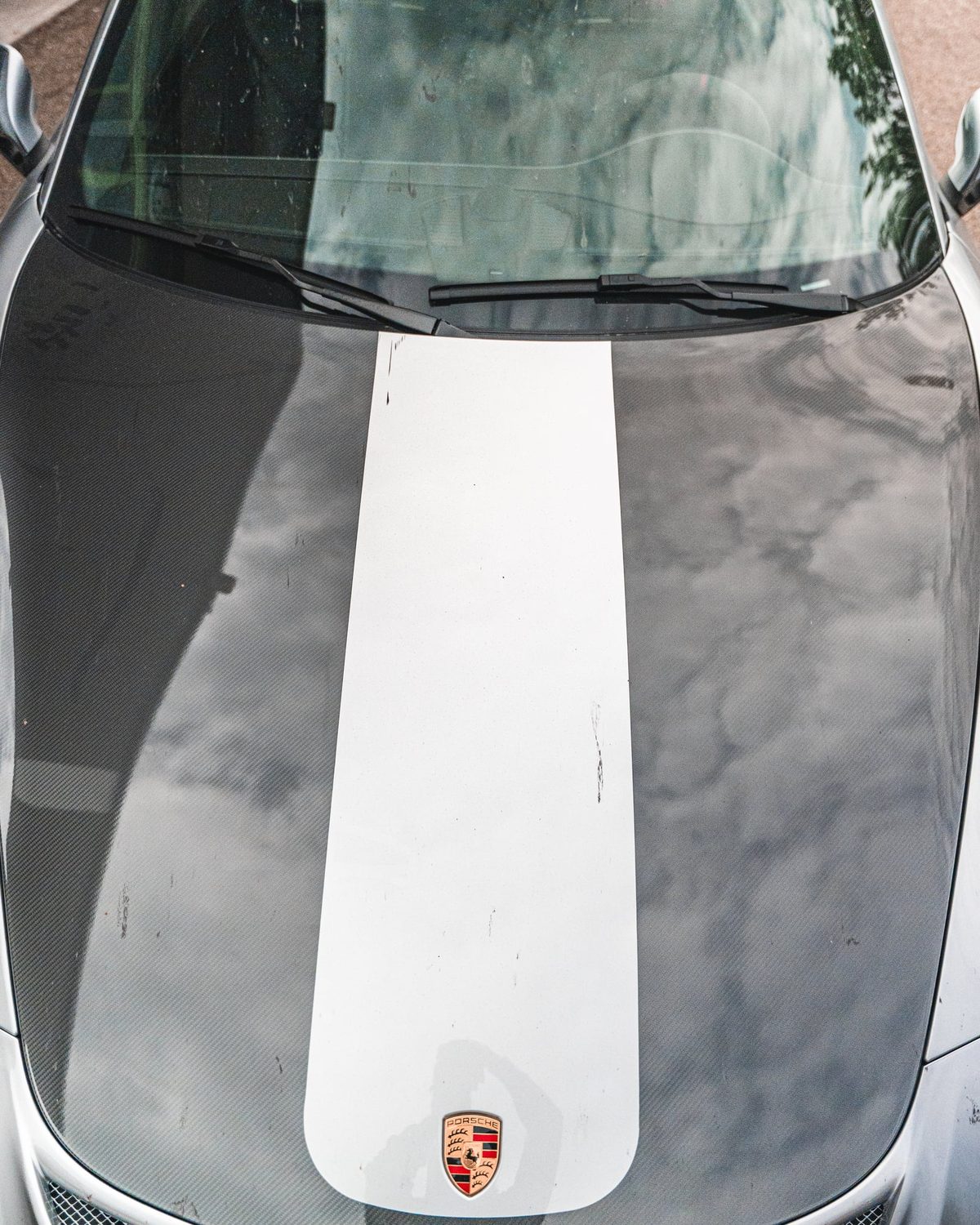 Spuren auf der Fronthaube des Porsche 991.2 GT3