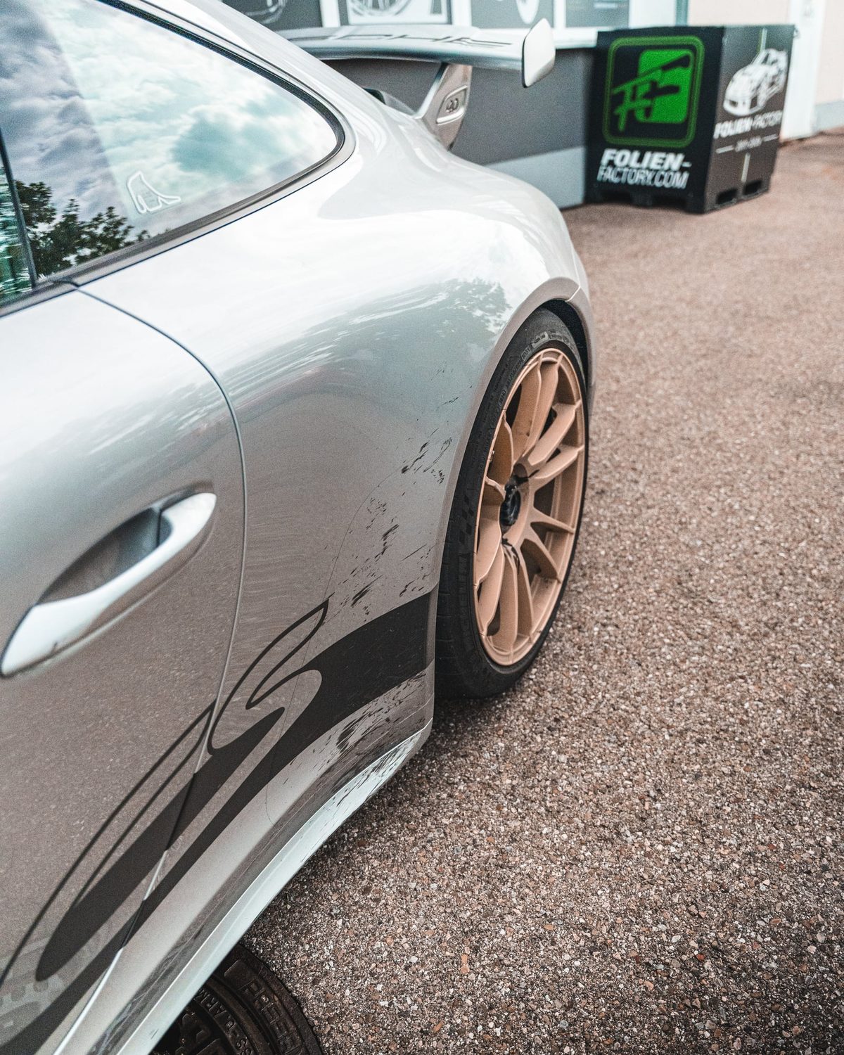 Spuren an Tür und Schweller des Porsche 991.2 GT3