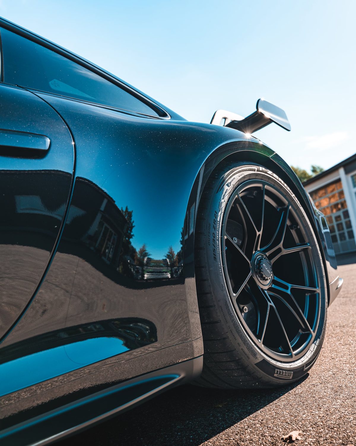 Seitenteil des Porsche 992 GT3 vor dem Hinterrad