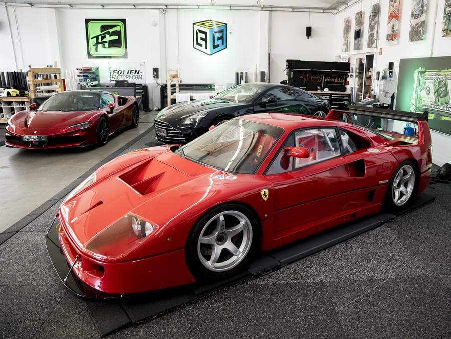 Ferrari F40 in der Halle